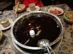 红锅-肖肖酸萝卜鱼火锅(总店)