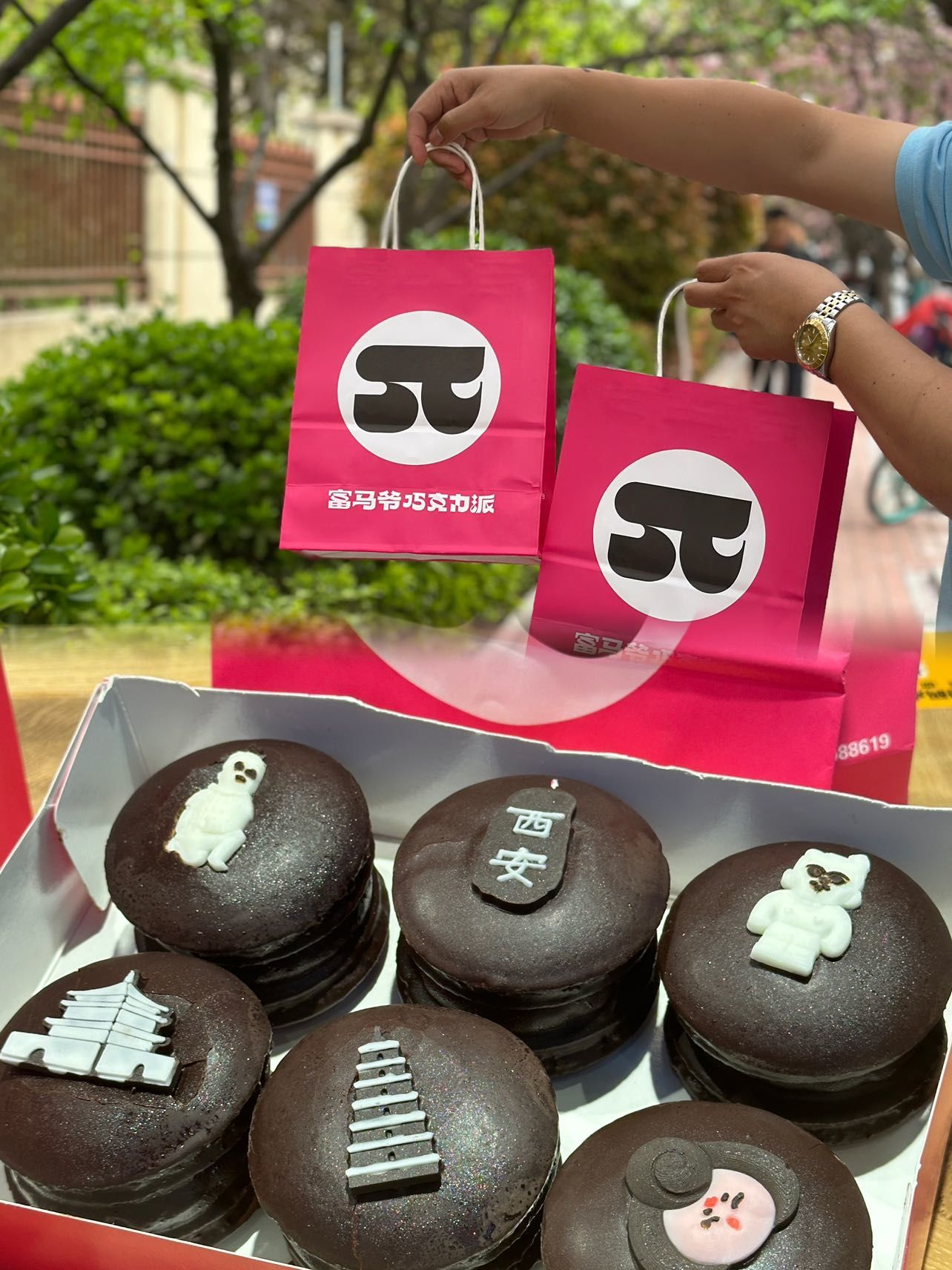 ️

🌟经典奶油系列:你见过夹心用的动物淡奶油的巧克力派吗?