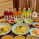 每一个平凡的日子，都值得一碗温暖的蟹黄面