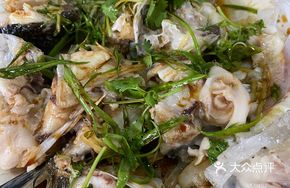 Steamed Big Fish Head from Reservoir