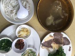 -桥香园云南过桥米线(金马碧鸡店)