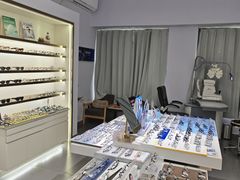 -视野联行眼镜•蔡司•依视路(温江店)