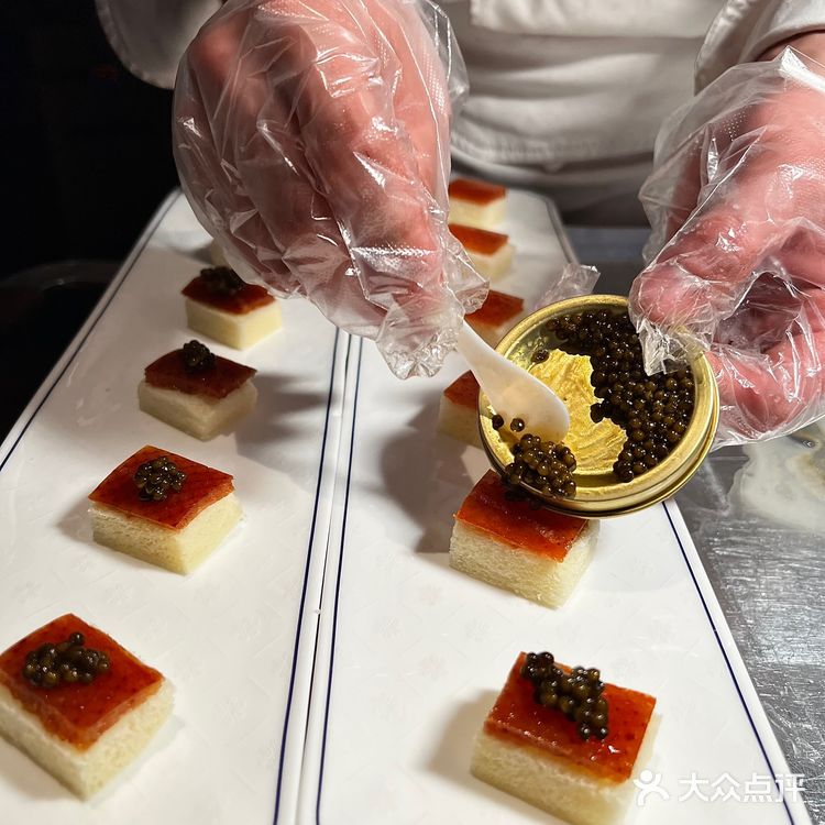 拜托‼️都去吃这个鱼子酱烤鸭呀,人间值得