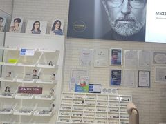 -诺柯视眼镜-蔡司依视路官方工厂店(淞南一店)