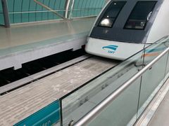 -龙阳路磁悬浮列车总站-停车场