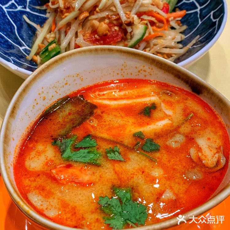 菠萝海鲜饭全场最惊艳 好吃料很丰富 有葡萄干肉松