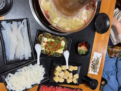 -果松木炭酸菜铜火锅·外婆参鸡汤