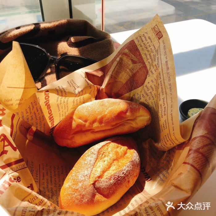 XUN Bistro西餐厅蒜香黄油配餐前面包图片