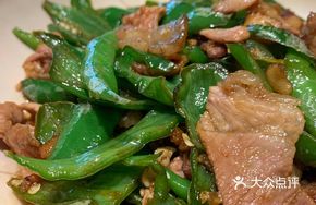 Chili Stir-fried Ningxiang Flower Pork