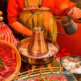 陈渡桥可是常州本土老牌火锅 他家的底锅加入陈皮老白茶