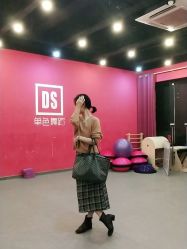 -单色舞蹈