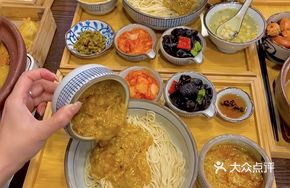 Crab Roe and Shrimp Noodles