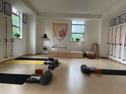 -成都阿难陀艾扬格瑜伽中心