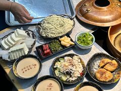 -洞庭洲·防空洞火锅·烧烤·铜锅涮肉(新百广场店)