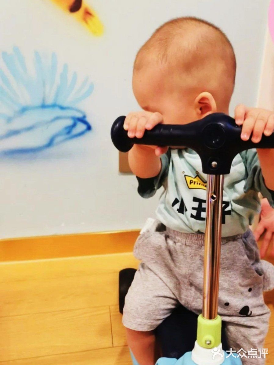 婴儿的健康成长，游泳来伴！