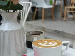 -彳亍咖啡·这里(水湾路店)