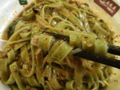 油泼炸酱菠菜面-老陈婆手工面庄