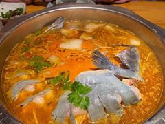 -野山舂·贵州现舂酸汤火锅(鸿通城店)