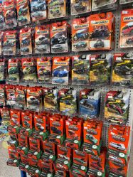 -逝水玩具折扣店