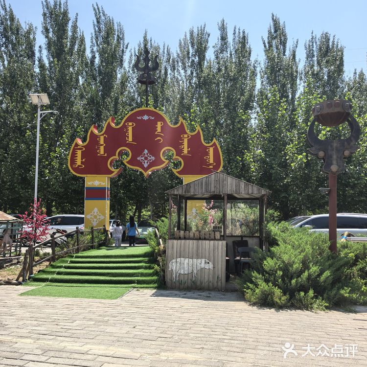 团购套餐是不能约小蒙古包的 大的蒙古包会有节目表演