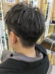 -一東造型烫发染发