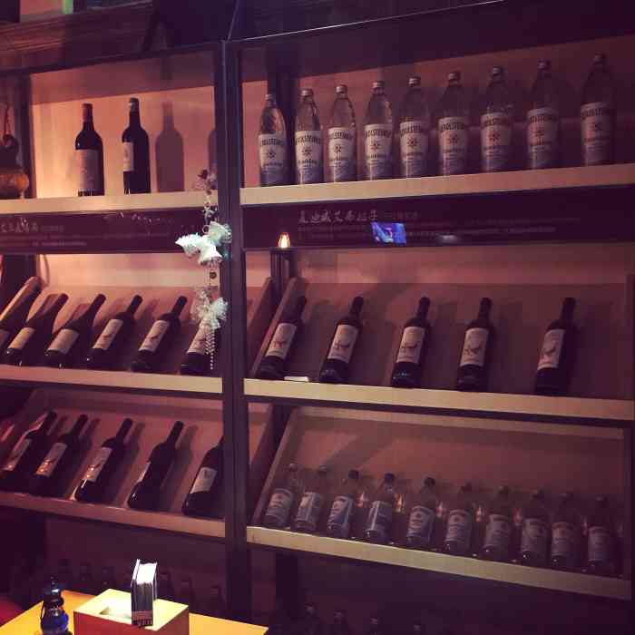 赫柏酒馆-"赫柏酒吧就在江大路的十字路口旁边,很好找.