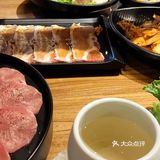 服务也不错，服务员也会帮忙烤，告知怎么烤