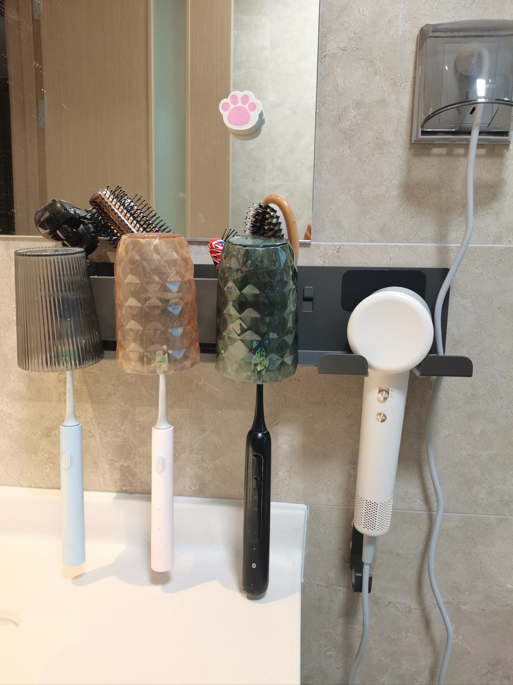 洗手间好用不占地的牙刷牙杯架