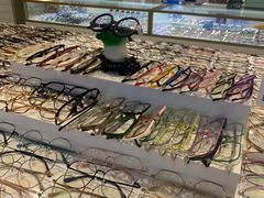 -新视达眼镜店·蔡司·依视路(名镜苑店)