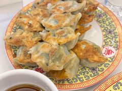 鸡蛋韭菜锅贴-鸿宾楼(展览馆路店)