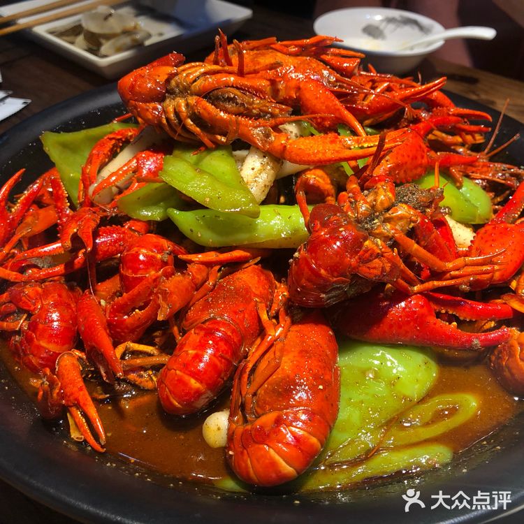 小龙虾之夜～ 十三香经典口味，没得挑，龙虾尺寸都挺大