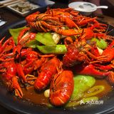 小龙虾之夜～ 十三香经典口味，没得挑，龙虾尺寸都挺大