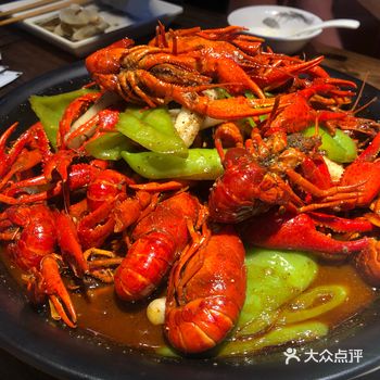 小龙虾之夜～ 十三香经典口味，没得挑，龙虾尺寸都挺大