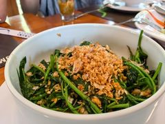 -Chom Cafe and Restaurant