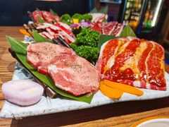 黑牛六拼-明洞阿姨·韩式酱蟹烤肉·创意料理(三元桥店)
