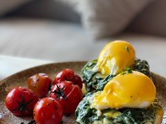 班尼迪克蛋蜜汁叉烧肉早午餐-The Rug Cafe(王府中环店)