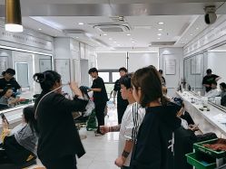 -镁连社·美联社