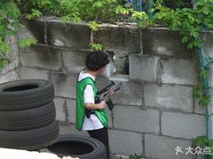 -东湖小天池真人CS彩弹野战基地