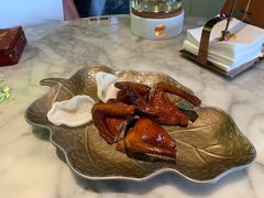 蝴蝶里招牌手撕乳鸽-蝴蝶里·粤菜·点心(龙湖天街&滨江店)