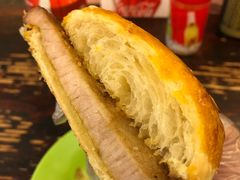 猪扒菠萝牛角包-大利来记餐厅