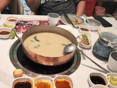-洪氏嗨捞·广东猪肚鸡·椰子鸡火锅(西咸万象城店)