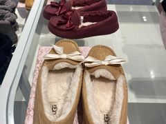 -UGG(燕莎奥特莱斯购物中心店)