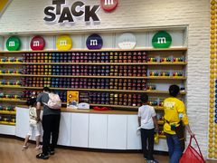 -m豆巧克力世界(上海世茂广场店)