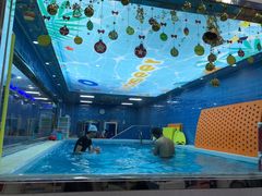 -蓝鲸奇亲子游泳俱乐部