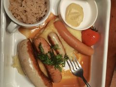 肉肠拼盘配酸菜和土豆泥-宝莱纳餐厅(滨江店)