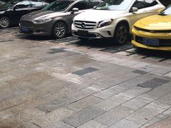 -上海星瀚奔驰4S店(长寿路店)