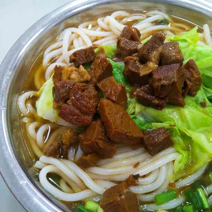 白象碎宽猪脏粉-"电影院那条街的猪脏粉吃腻了,听嫂子说车站.