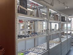 -无奔眼镜·蔡司·依视路授权店(朝阳大悦城店)