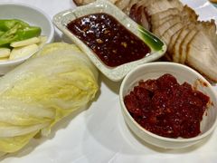 白菜包梅肉-故乡家韩国料理(丹东街店)