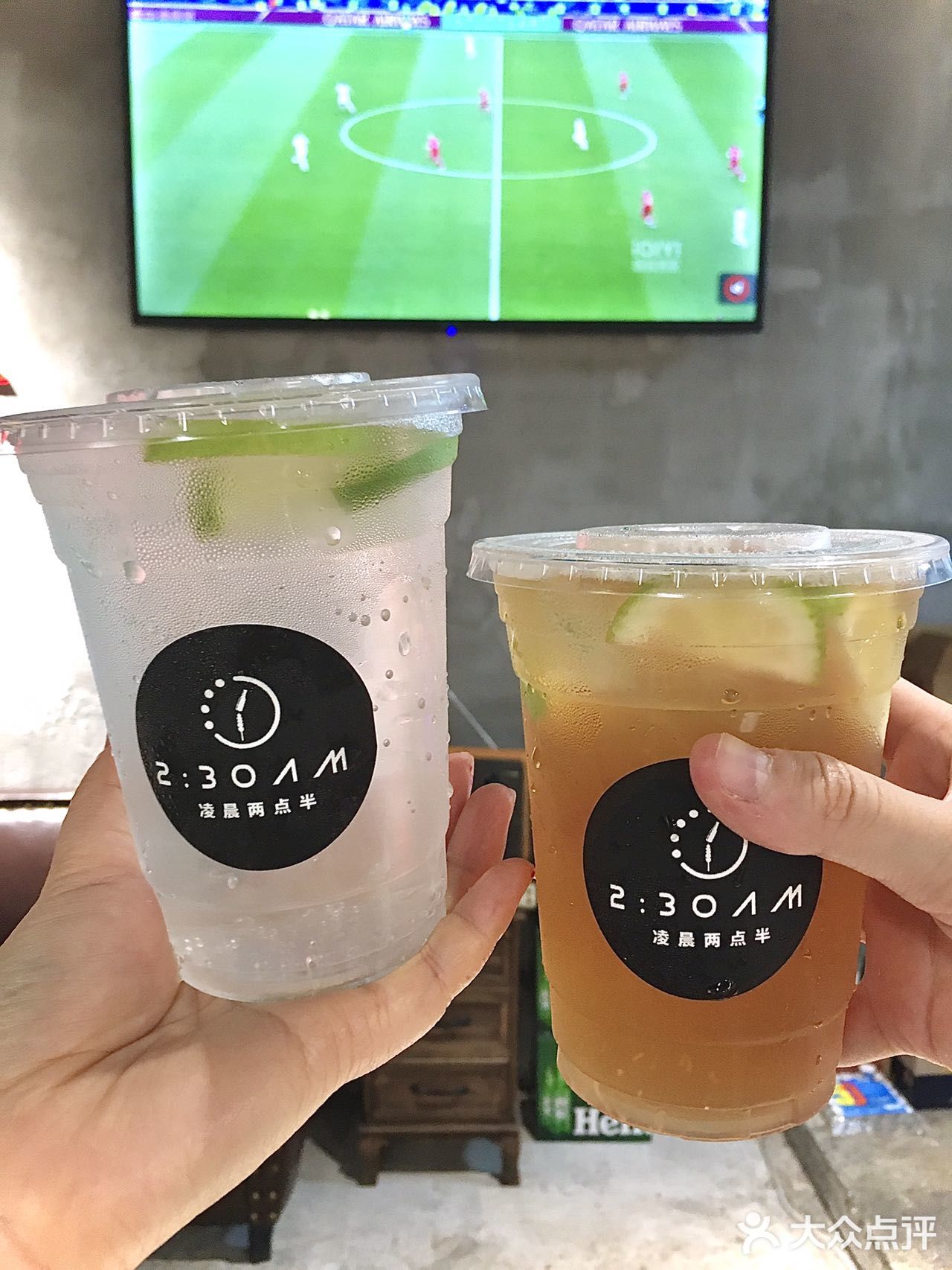 撸🍢串，看⚽️球，吹牛=夏天